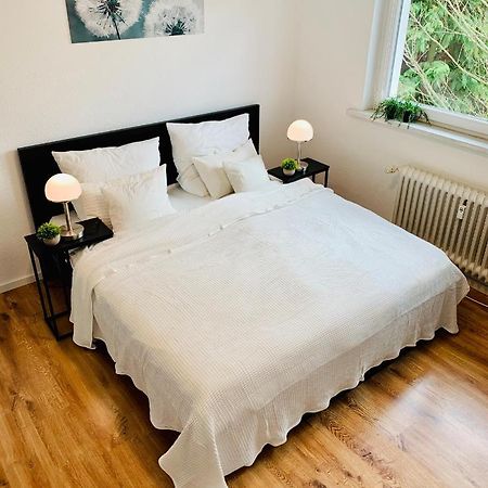 Direkte Uninaehe: Ferienwohnung Mit Grossem Doppelbett, Kuechenzeile Und Neu Renoviertem Badezimmer Homburg  Exteriör bild