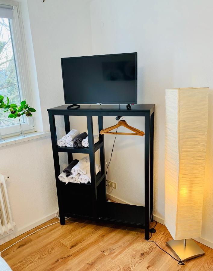 Direkte Uninaehe: Ferienwohnung Mit Grossem Doppelbett, Kuechenzeile Und Neu Renoviertem Badezimmer Homburg  Exteriör bild