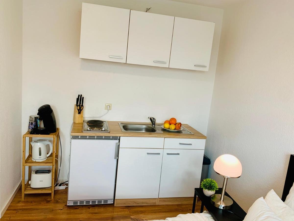 Direkte Uninaehe: Ferienwohnung Mit Grossem Doppelbett, Kuechenzeile Und Neu Renoviertem Badezimmer Homburg  Exteriör bild