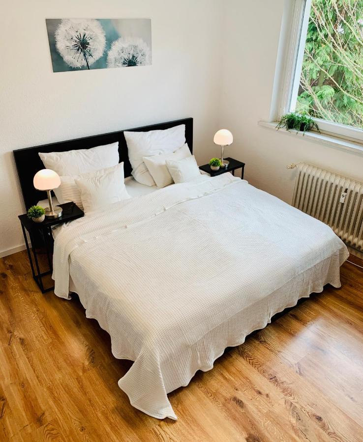 Direkte Uninaehe: Ferienwohnung Mit Grossem Doppelbett, Kuechenzeile Und Neu Renoviertem Badezimmer Homburg  Exteriör bild