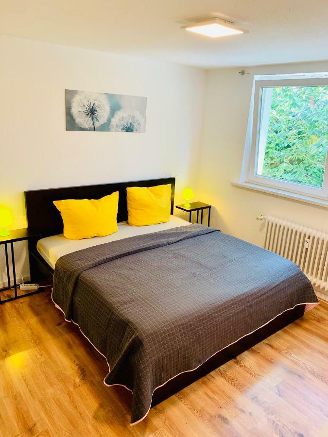 Direkte Uninaehe: Ferienwohnung Mit Grossem Doppelbett, Kuechenzeile Und Neu Renoviertem Badezimmer Homburg  Exteriör bild